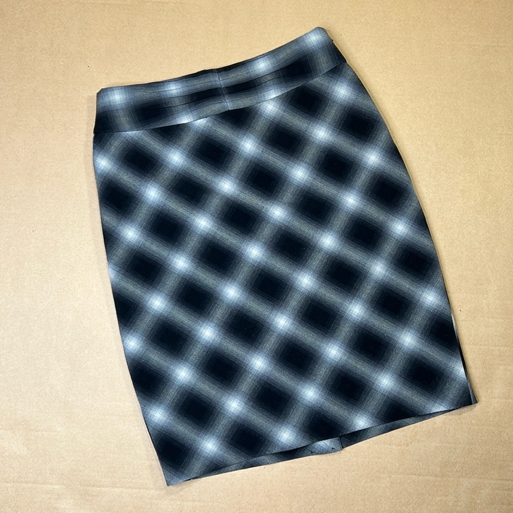 The Limited Plaid Above The Knee Skirt Black and Gray Size 4